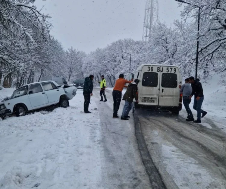 Qar Bakı–Şamaxı–Yevlax yolunda hərəkəti çətinləşdirib