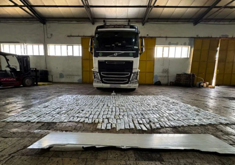 "Plastik üzlük lövhələr”dən heroin çıxdı