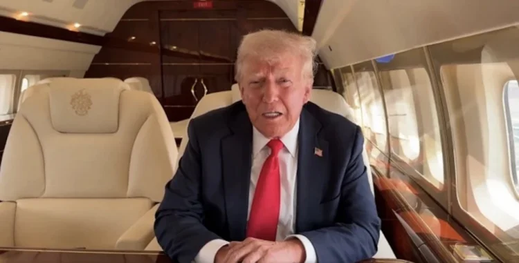 Trampın təyyarəsi yenə Sürixə uçub