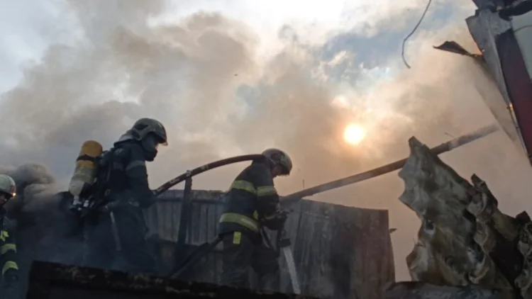 Ziya Bünyadov prospektində obyektdə yanğın tam söndürülüb