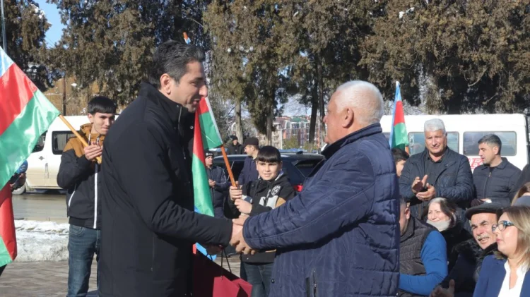 İlk köç karvanı Xankəndi şəhərinə çatıb