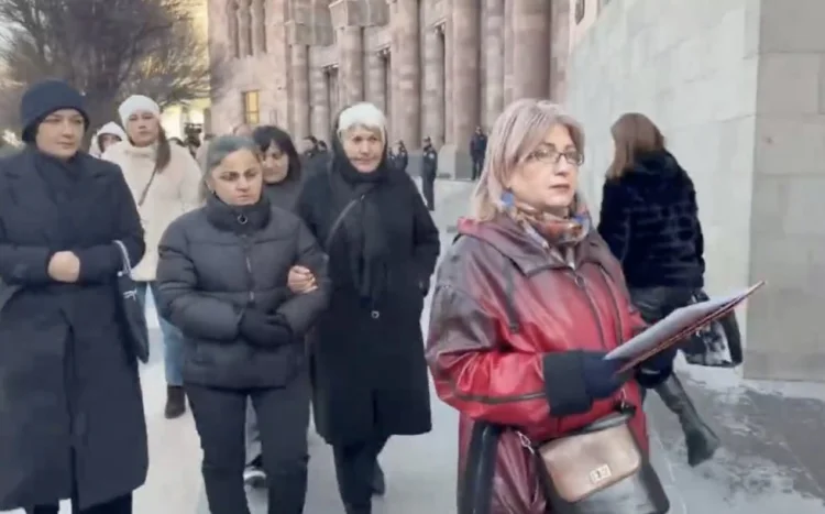 Ölən əsgərlərin nəşinin İrəvana gətirilməsi tələb edilib