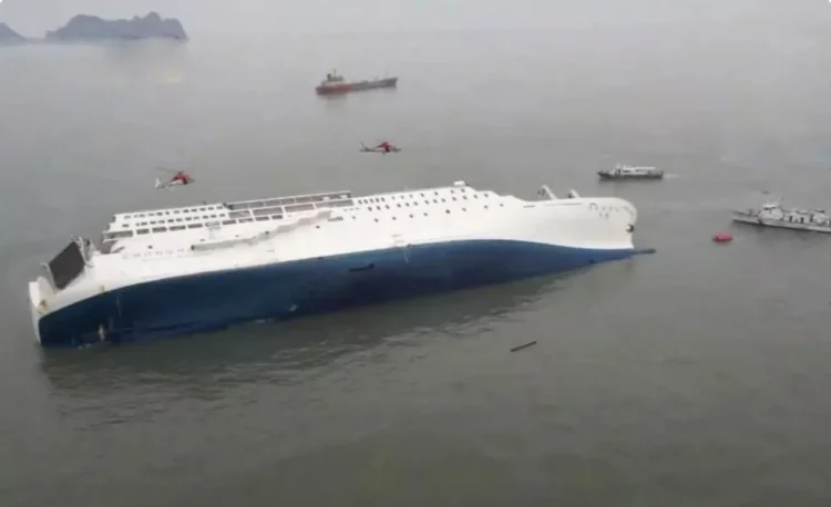 Filippində sərnişin bərəsi batıb: 15 ölü, 28 itkin FOTO