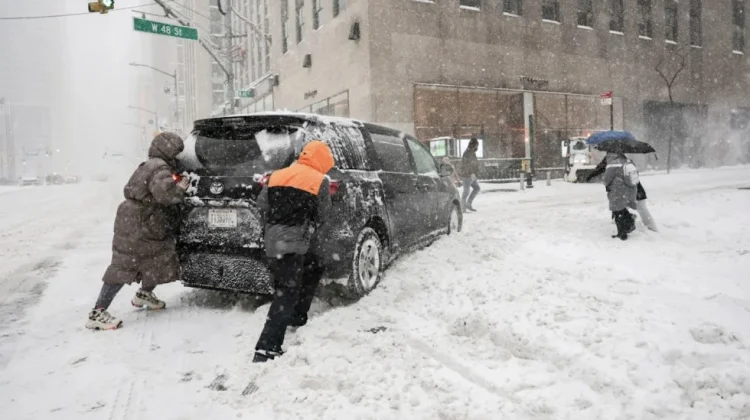 ABŞ-da qar fırtınası:  ölənlərin sayı 34 nəfərə çatıb