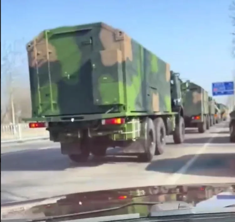 Çinin paytaxtı istiqamətində hərbi karvanlar müşahidə olunur