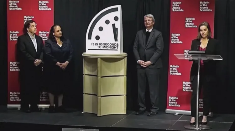 "Qiyamət Saatı" daha 4 saniyə "nüvə gecə yarısına" yaxındır