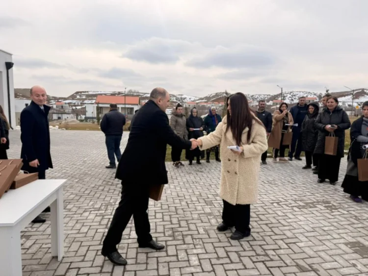 Növbəti köç karvanı Horovlu kəndinə çatıb YENİLƏNİB/FOTO