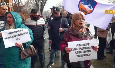 Ermənilər prezident Xaçaturyanın üzr istəməsini tələb edir