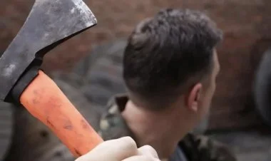 Qardaşı uşaqlarını baltalayan şəxs Bakıda xəstəxanada ölüb