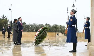 ABŞ-ın vitse-prezidenti Şəhidlər Xiyabanını ziyarət etdi