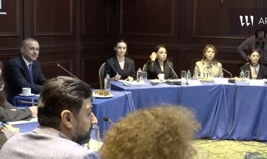 Armen Qriqoryan "Sülh Körpüsü"nün iştirakçıları ilə görüşüb