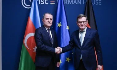 Ceyhun Bayramov Almaniyanın xarici işlər naziri ilə görüşüb