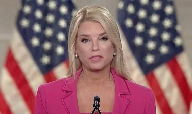 Epsteinin sənədlərində 300 siyasətçi və məşhurun adı çəkilir