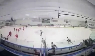 ABŞ-da orta məktəb xokkey oyunu zamanı atışma baş verib