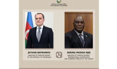 Ceyhun Bayramov Qambiyalı həmkarı ilə telefonla danışıb