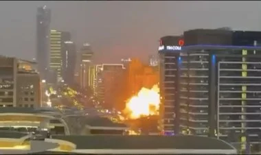İranın raketi Dubaydakı otelin yanına düşüb, yanğın başlayıb