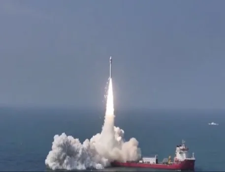 Pakistan dəniz platformasından orbitə peyk buraxdı