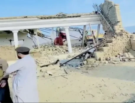 Pakistanda daha bir terror hücumu: 11 hərbişi ölüb