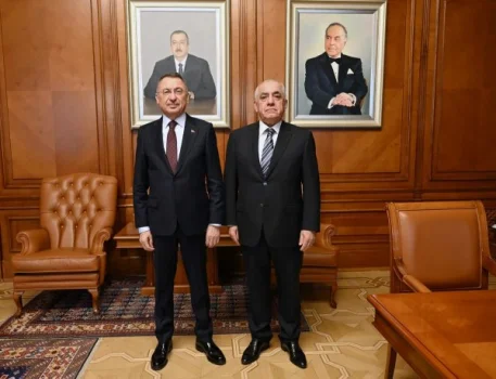 Əli Əsədov Fuat Oktay ilə görüşüb.