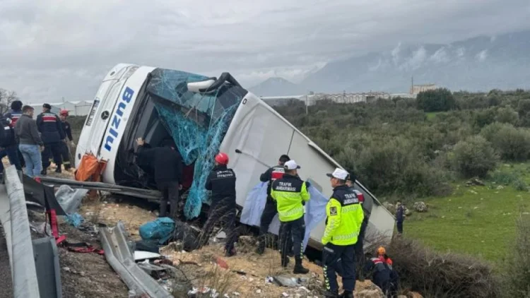 Antalyada sərnişin avtobusu aşıb, 9 nəfər ölüb