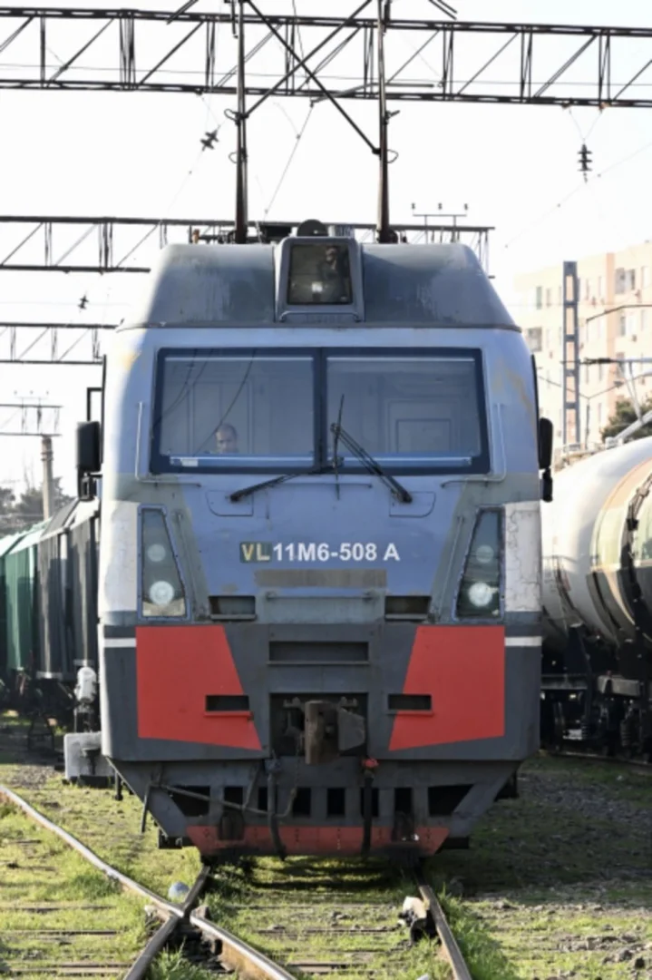 Ermənistana gedən yük qatarı Biləcəridən yola düşüb