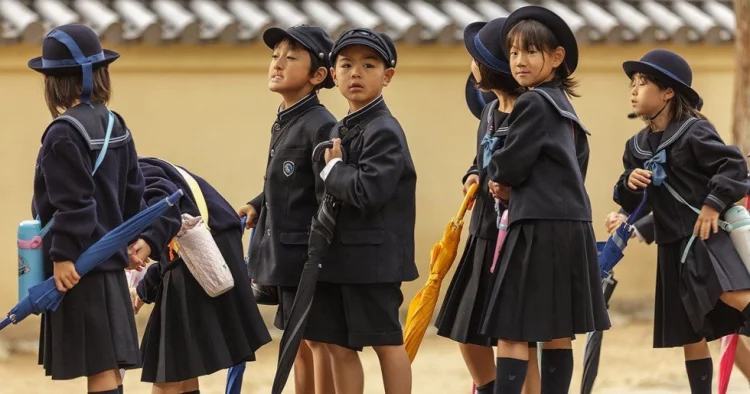 Yapon məktəbində 10 yaşdan kiçik uşağa qiymət qoyulmayacaq