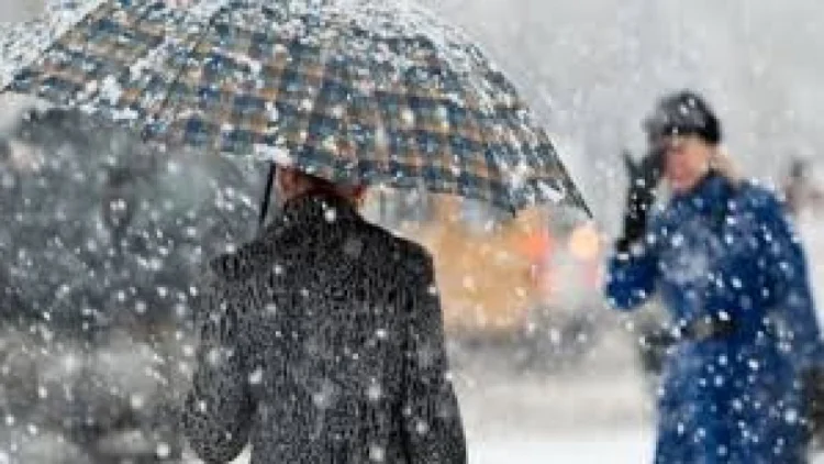 Ölkənin əksər bölgələrində qar və yağış yağır, külək əsir