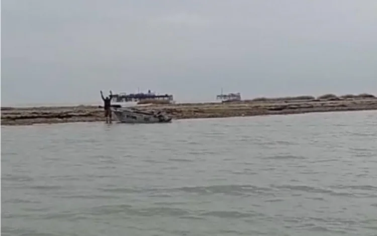 Sahildən 1 km aralıda köməksiz qalan balığçılar xilas edildı