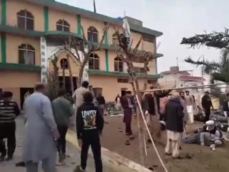 Pakistanda məsciddə dəhşətli terror aktı, 31 nəfər ölüb FOTO