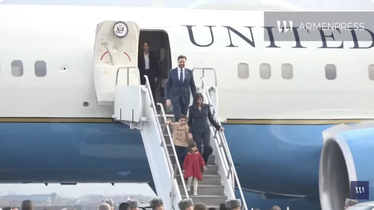 ABŞ vitse-prezidentinin təyyarəsi İrəvanda eniş edib