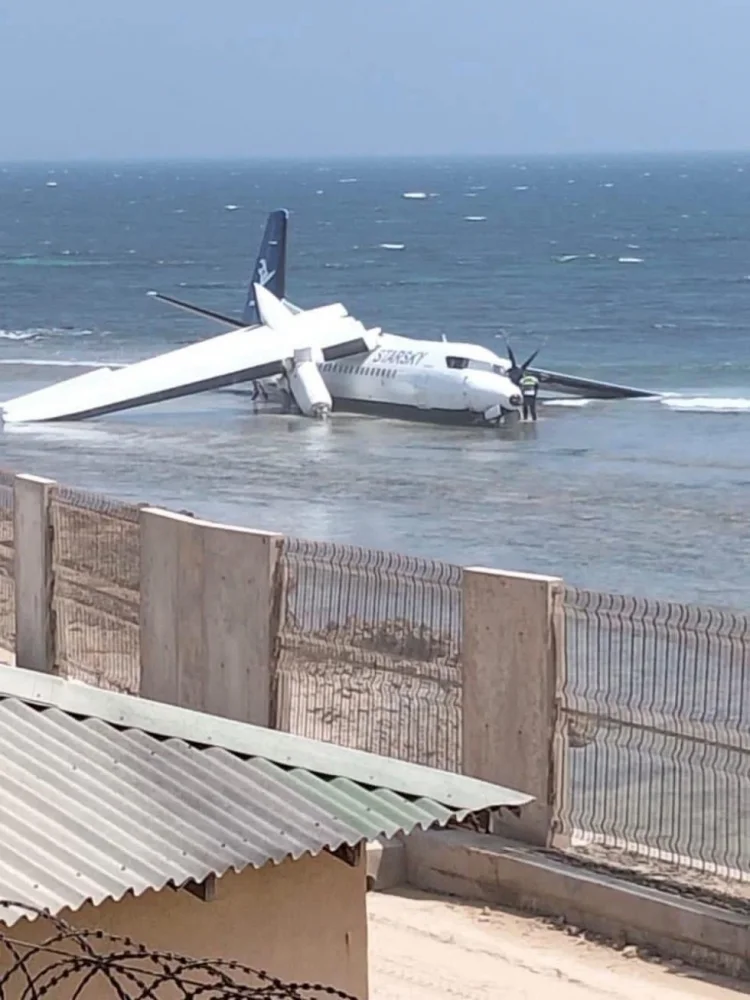 Somalidən qalxdıqdan dərhal sonra təyyarə dənizə düşüb