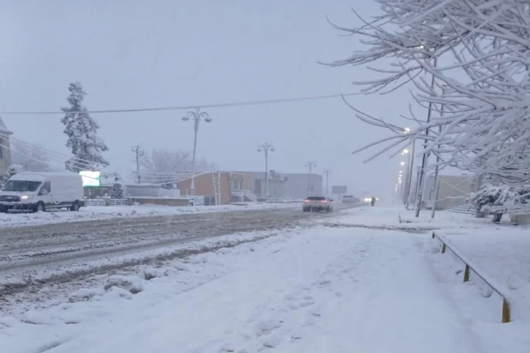 Cəlilabad-Yardımlı yolu bağlanıb, kəndlərdə işıq kəsilib