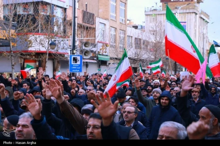 SEPAH saxlanılanların ailələrini hökumət yürüşünə cəlb edir