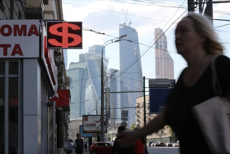 Rusiya beynəlxalq hesablaşmalarda dollara qayıtmaq istəyir