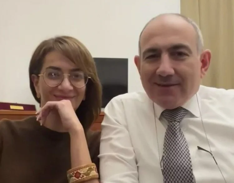 Paşinyanın arvadı onların vətəndaş nikahının bitdiyini deyib