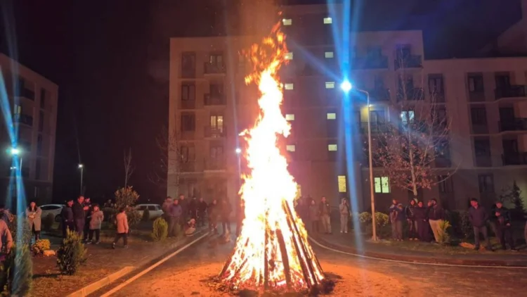 Ağdam şəhərində qayıdışdan sonra ilk bayram tonqalı qalanıb