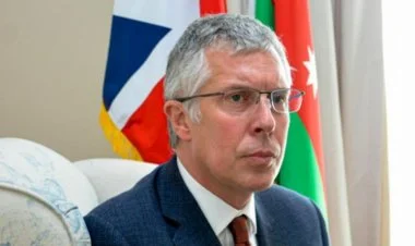 Britaniya səfiri Fergus Auld İranı qətiyyətlə pisləyib