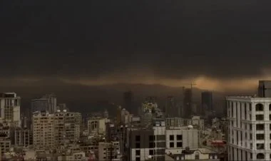 Tehranın səmasını qara tüstü bürüyüb FOTO