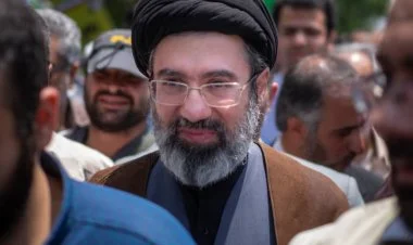 İranda Xameneinin oğlu Müctəbanın Ali Rəhbər seçdilər