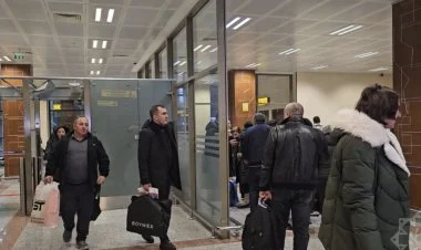 Bakı-Naxçıvan aviareysi Naxçıvan aeroportuna enib