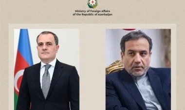 Abbas Əraqçi Ceyhin Bayramovla telefonla danışıb