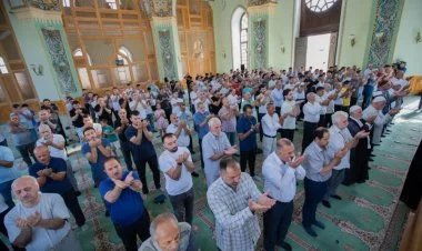 Azərbaycanda bayram namazı qılınır