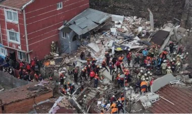 İstanbulun Fatih rayonunda iki azmərtəbəli bina uçub