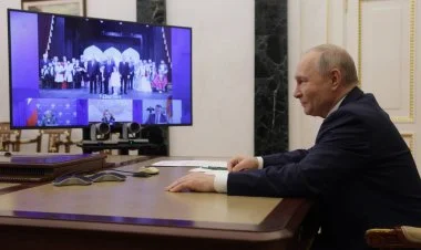 Putin Dərbənddəki Azərbaycan teatrının onlayn açılışını edib