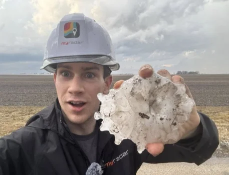 ABŞ-da pişik başı boyda dolu düşüb FOTO