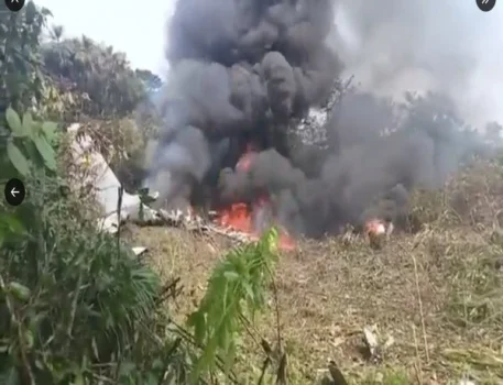 Kolumbiyada 100-dən çox əsgər daşıyan təyyarə düşüb