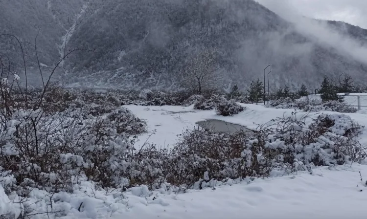 Ölkənin bəzi ərazilərinə qar yağmağda davam edir