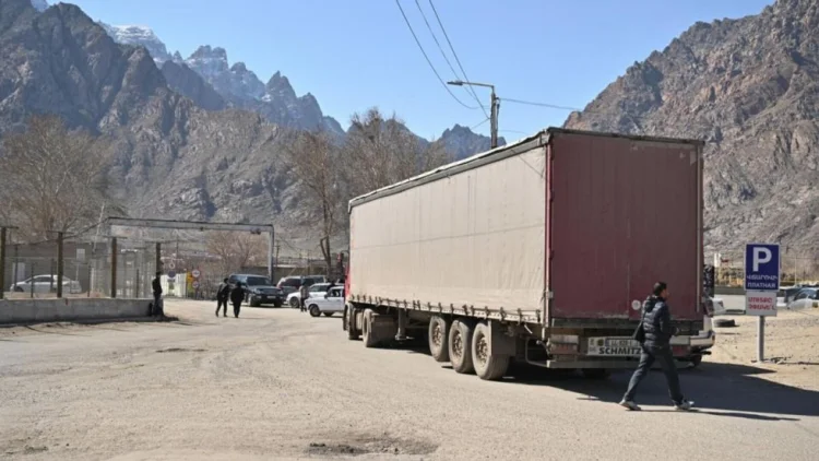 Yükdaşıyanlar İrandan tranzit ölkə kimi istifadə etmirlər