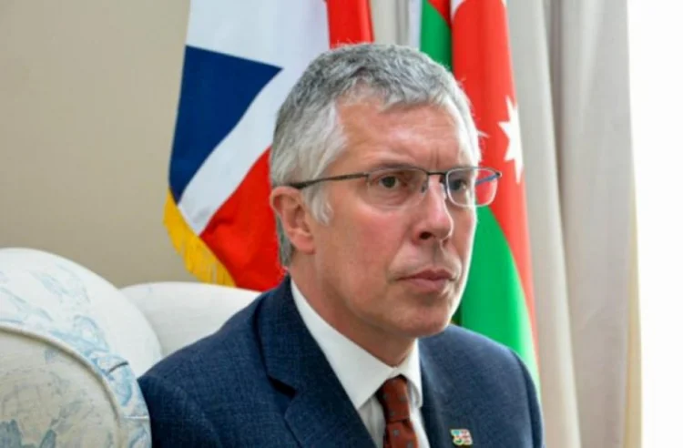 Britaniya səfiri Fergus Auld İranı qətiyyətlə pisləyib