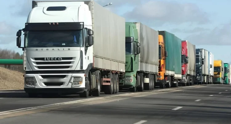 İran yük maşınlarına Azərbaycana girişi qadağan edildi